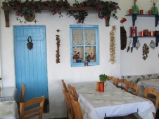 Piccoli café per le strade di Kalymnos